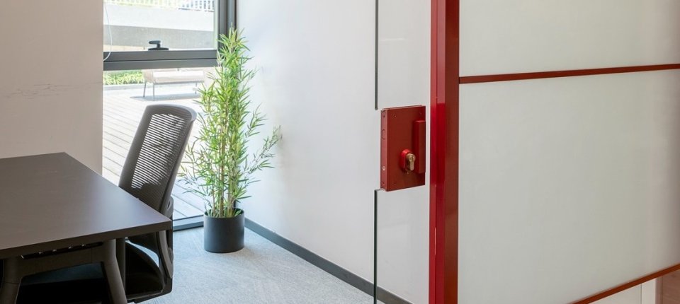 Personal Office - Meeting room A - M-DOT Catalog Page-Bottom right pic